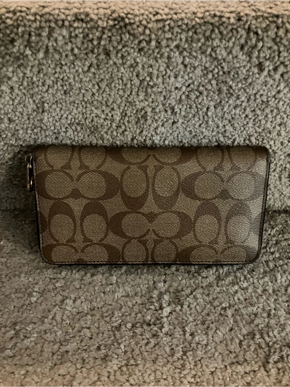 SPOTLESS & IN EXCELLENT CONDITION!COACH SIGNATURE  ZIP AROUND WALLET CLUTCH